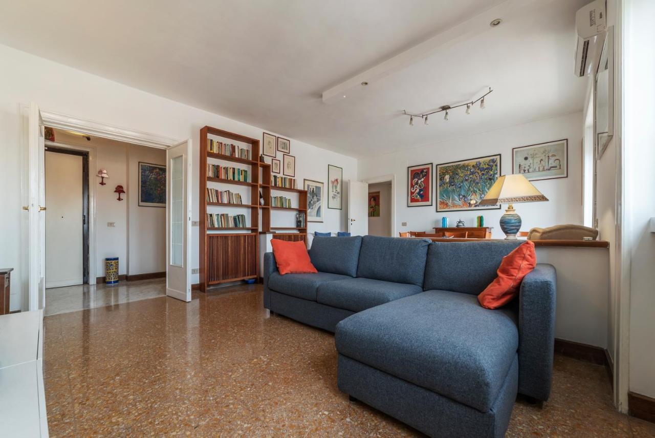 Roomy And Bright Apartment With Terrace Rome Exterior photo